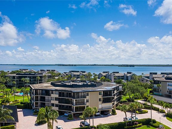 3rd image of 1815 Mooringline Dr #Penthouse E