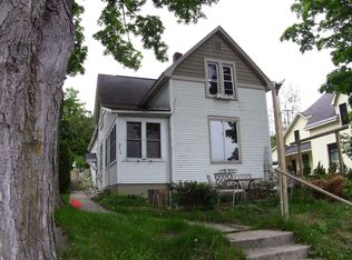 419 N Saint Marys St, Suttons Bay, MI 49682