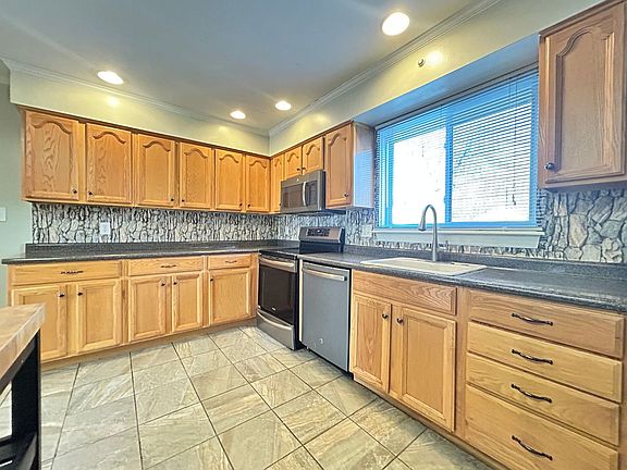 2nd image of 604 Cambria Ct