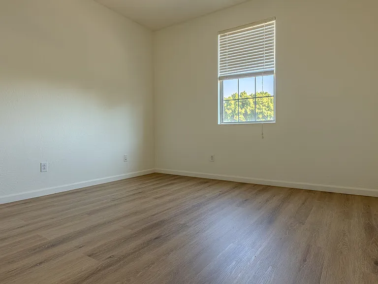 2051 E Carla Vista Dr — Photo 21