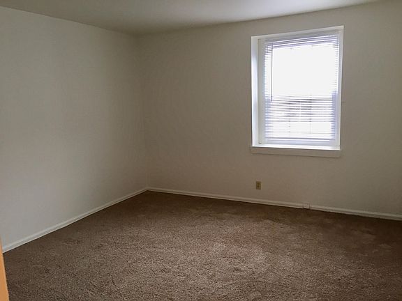 5th image of 10 Trenton Sq
