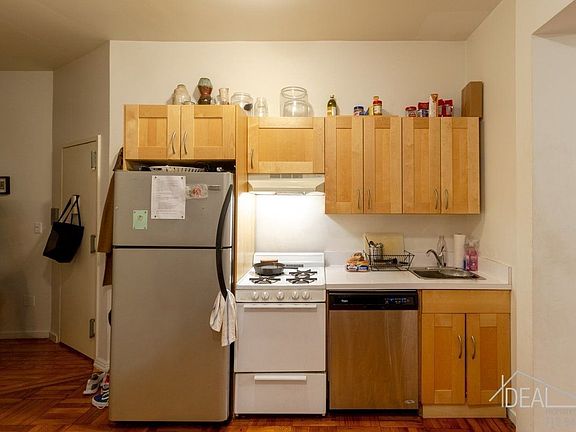4th image of 416 Henry St APT 2