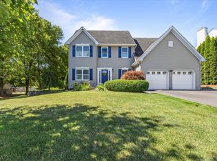 4 Spring Mdw, Oxford, NJ 07863