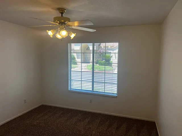 1049 E Manhattan Ave — Photo 8