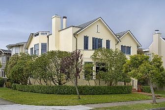 :: 2701 Lake Street
