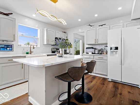 3rd image of 4813 Spring Flower Ct