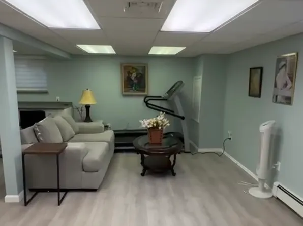 (undisclosed Address), Williston Park, NY 11596