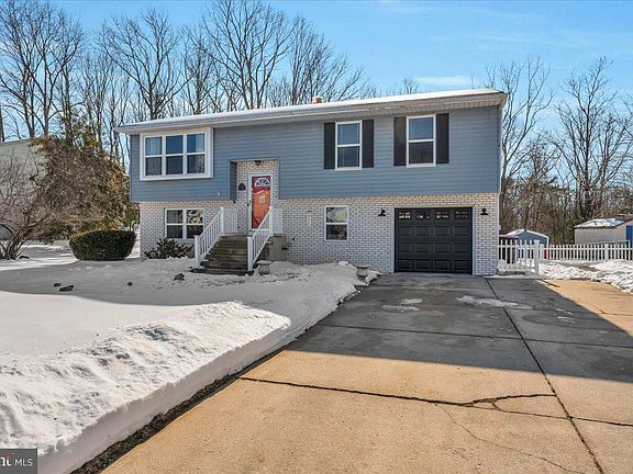 5th image of 13 Woodshire Dr
