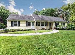 64 Woodchuck Hollow Rd, Cold Spring Harbor, NY 11724