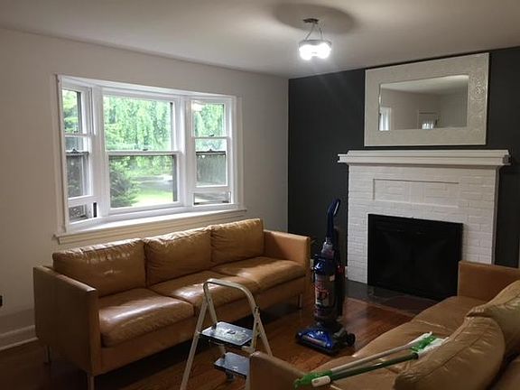 Livingroom with fireplace
