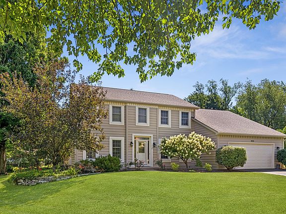 2nd image of 832 Wexford Ct
