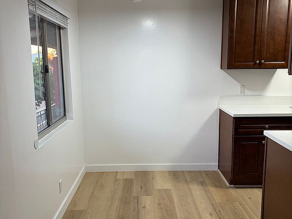 4th image of 837 W Beach Ave #11