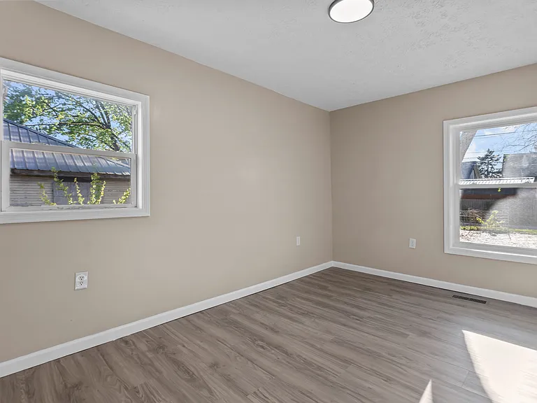 1229 N Courtland Ave — Photo 12