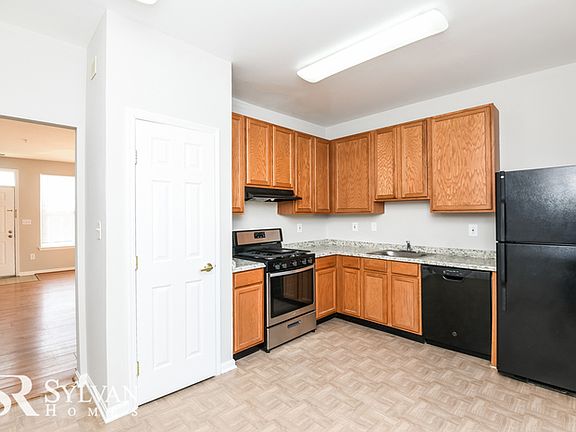 5th image of 1522 E Fairmount Ave