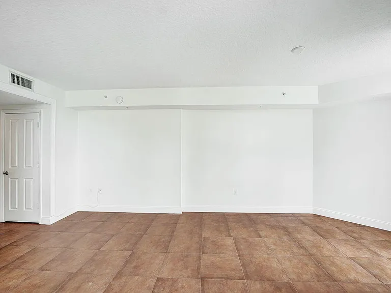 401 4th Ave #203 — Photo 17