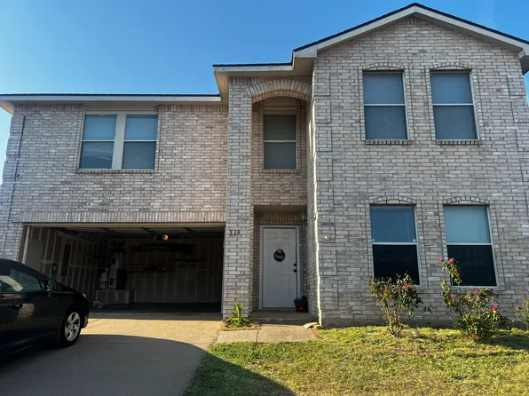933 Medina Dr, Arlington, TX 76017