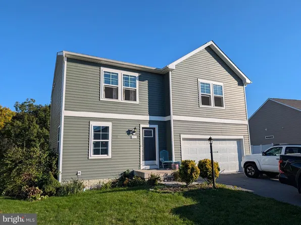 233 Eurasian Dr, Bunker Hill, WV 25413