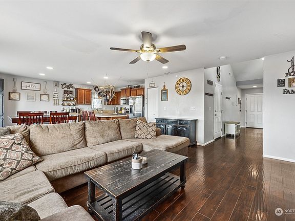 5th image of 20026 18th Avenue Ct E