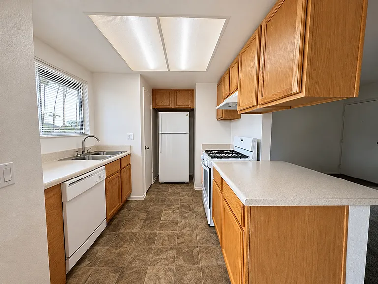 Del Ciervo Apartments — Photo 30