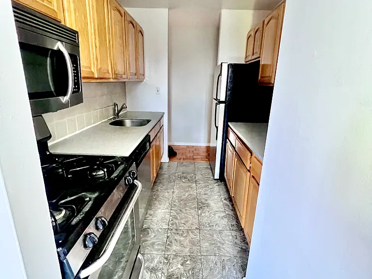 4430 Douglaston Pkwy #6H — Photo 14