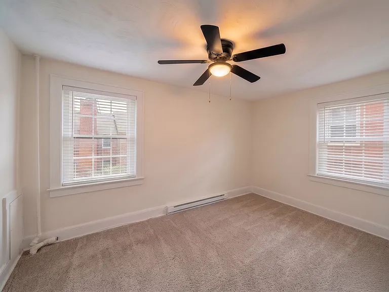 327 Washington St — Photo 9