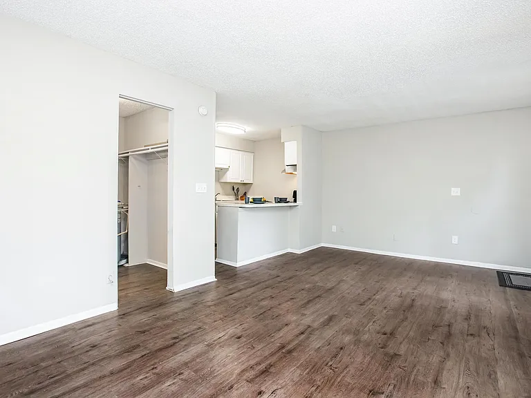 Lakewood Oaks Apartments — Photo 41