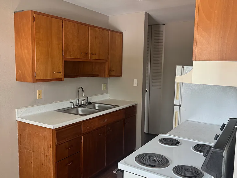 428 Commodore Dr #7 — Photo 6