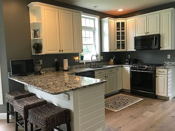 White Kitchen-Granite