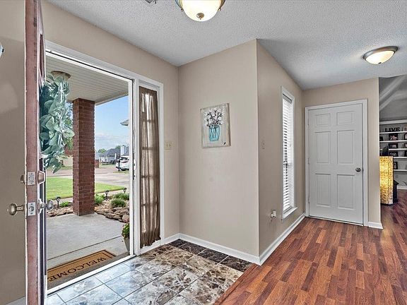 5th image of 6860 Dovefield Ln