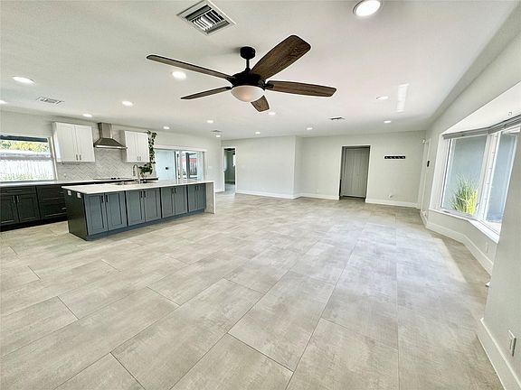 5th image of 3811 NE 18th Avenue