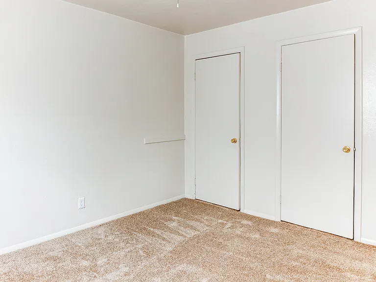 Harbor Square Apartments — Photo 14