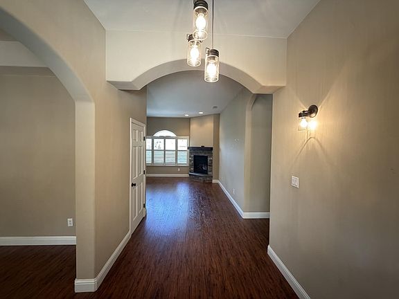 2nd image of 1472 Nesting Way