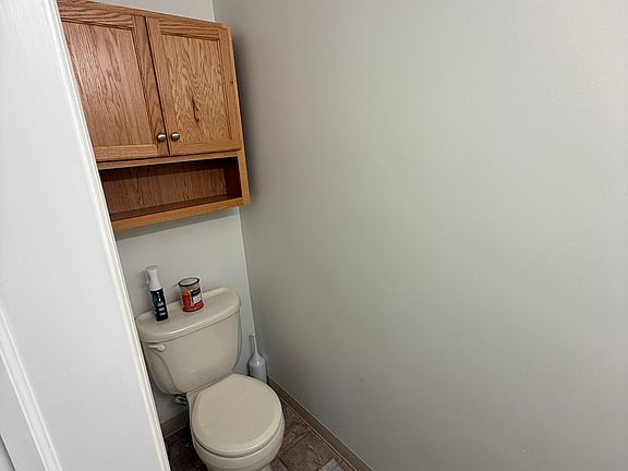 3rd image of 865 E Saint Johns St