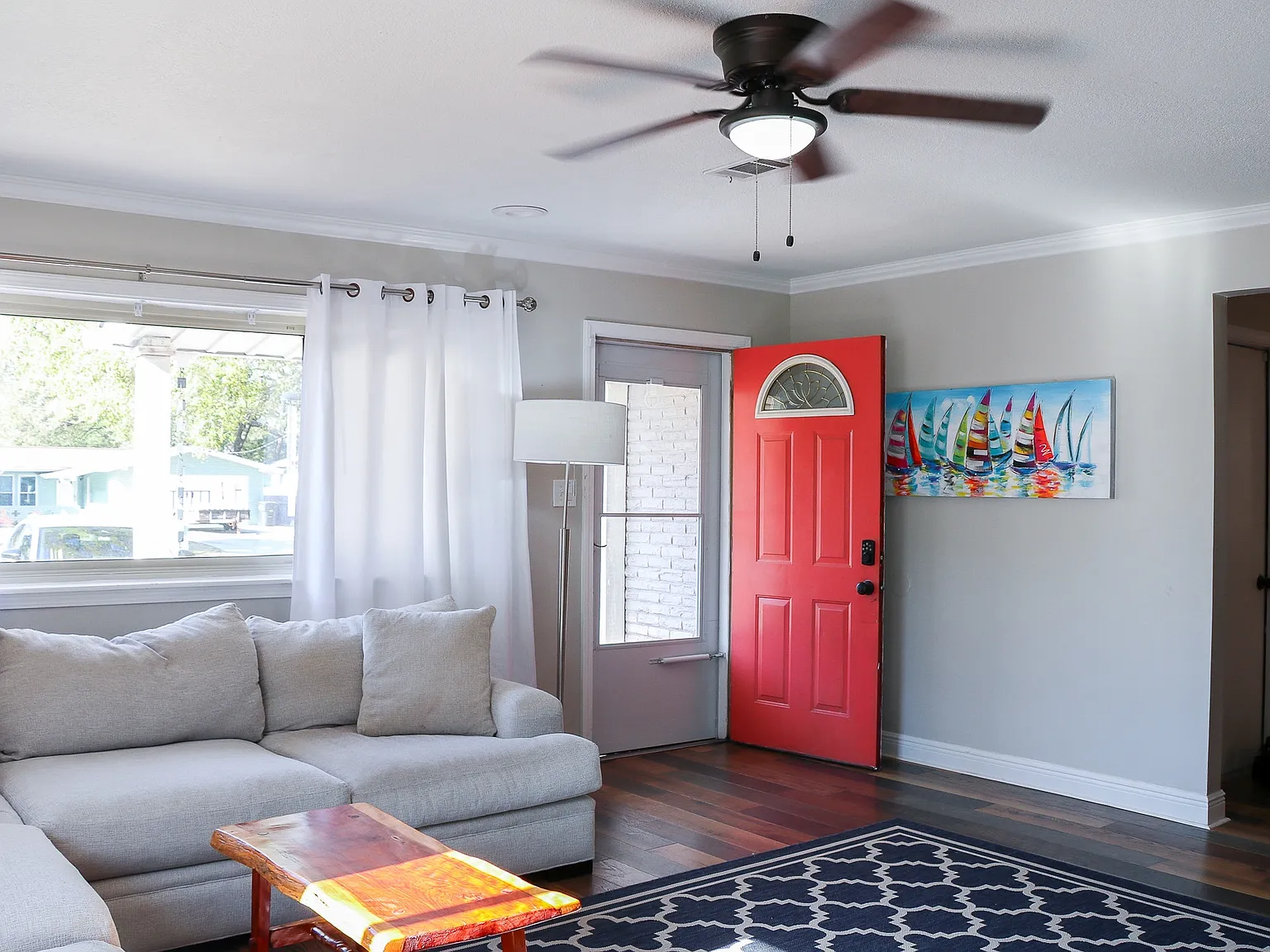 3 bed, 1350 sqft, $2,700 — Photo 3