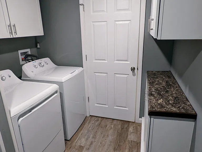 39 Queen St #1 — Photo 17