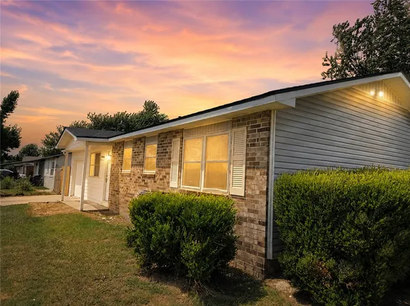 1305 W Bishop Dr, Rogers, AR 72756