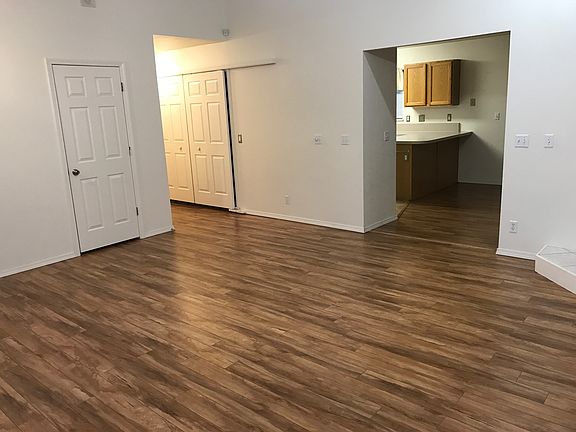 Living room/Hallway