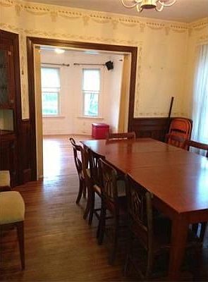 4th image of 112 Essex St #1