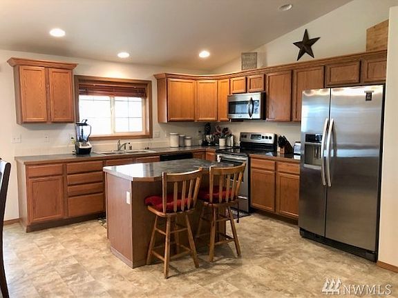 5th image of 1220 E Gemstone St