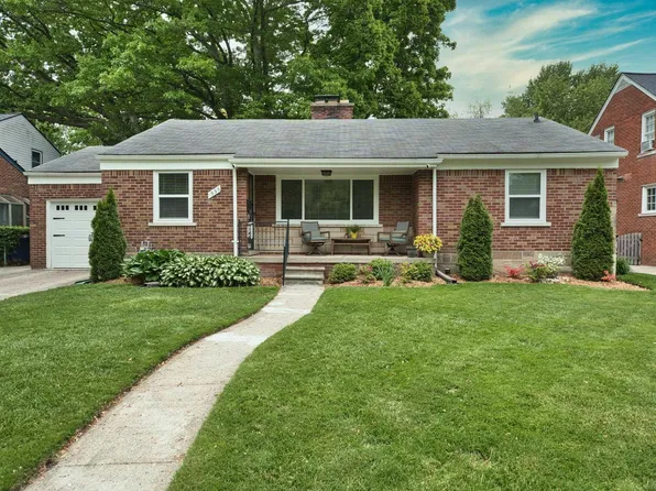 1933 Manchester Blvd, Grosse Pointe Woods, MI 48236