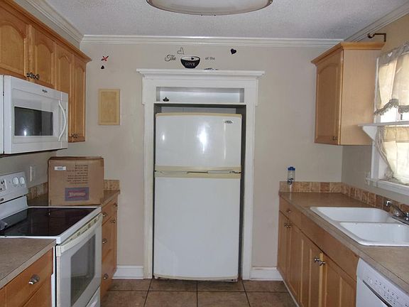 4th image of 2117 N Troup St