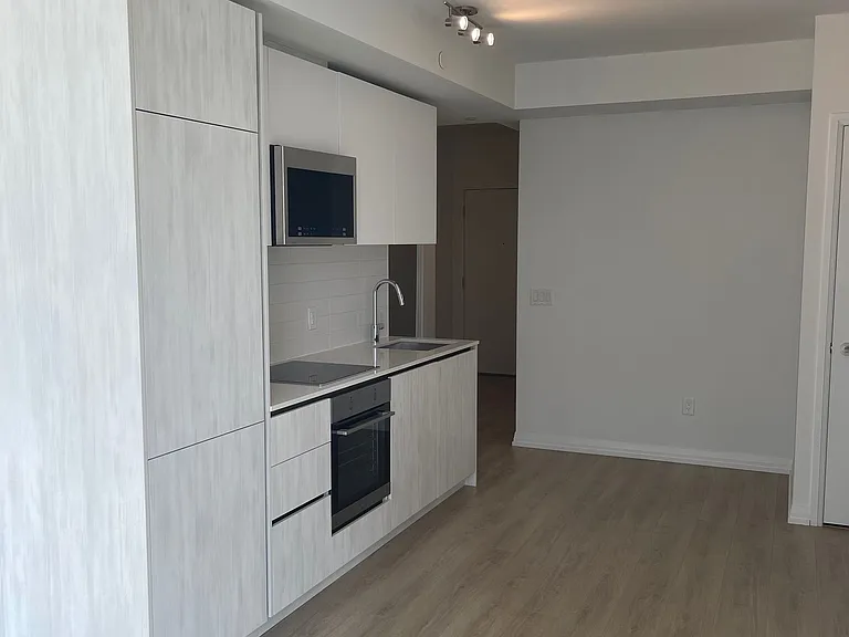 28 Widmer St #3720 — Photo 6