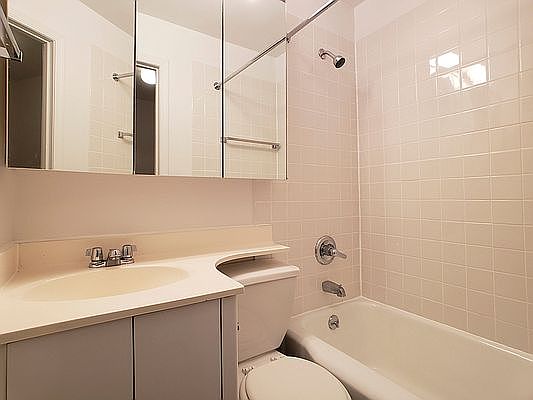 4th image of 303 E 81st St APT 4re