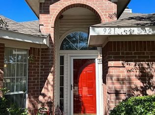 921 High Point Dr, Midlothian, TX 76065