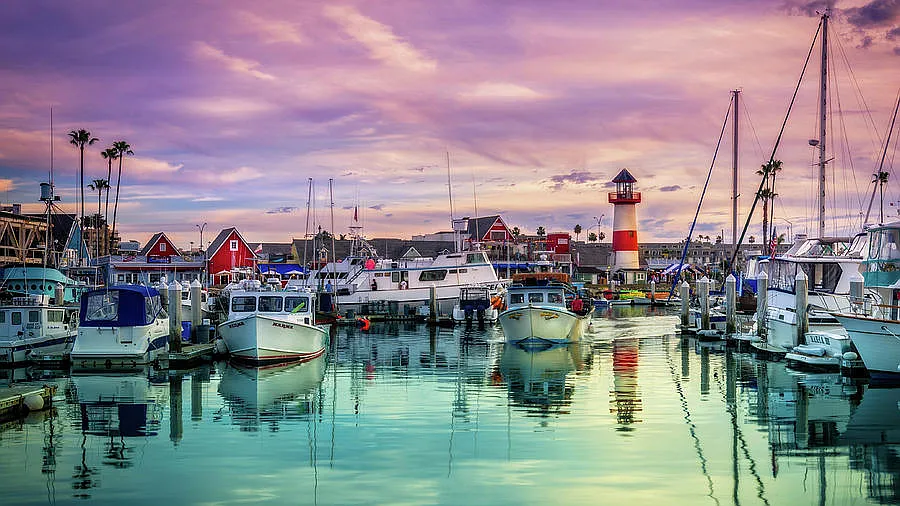 Harbor less then 2 min away. Restaurants and shops