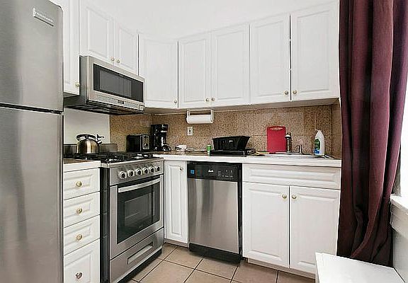 3rd image of 240 E 52nd St APT 3R