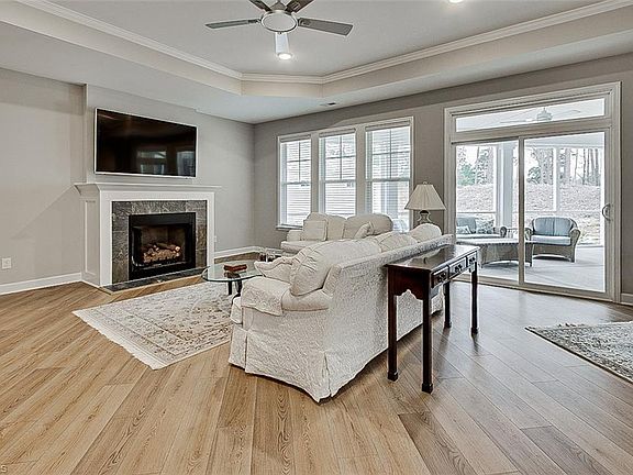 4th image of 2344 Augusta Dr