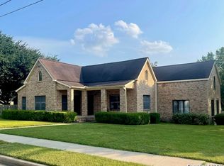 1120 N Avenue D, Shiner, TX 77984