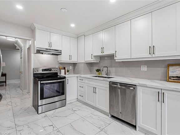 5th image of 101 Sandmere Ave
