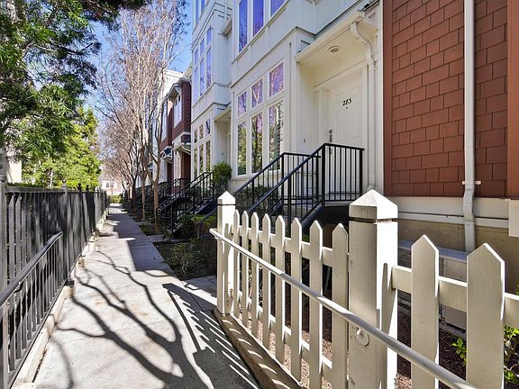 2nd image of 283 Kentdale Pl